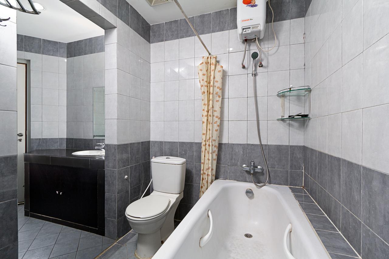 Hotel Golden Sky Pluit Джакарта Экстерьер фото