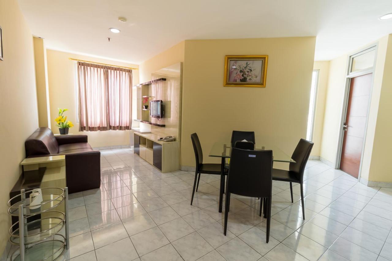 Hotel Golden Sky Pluit Джакарта Экстерьер фото