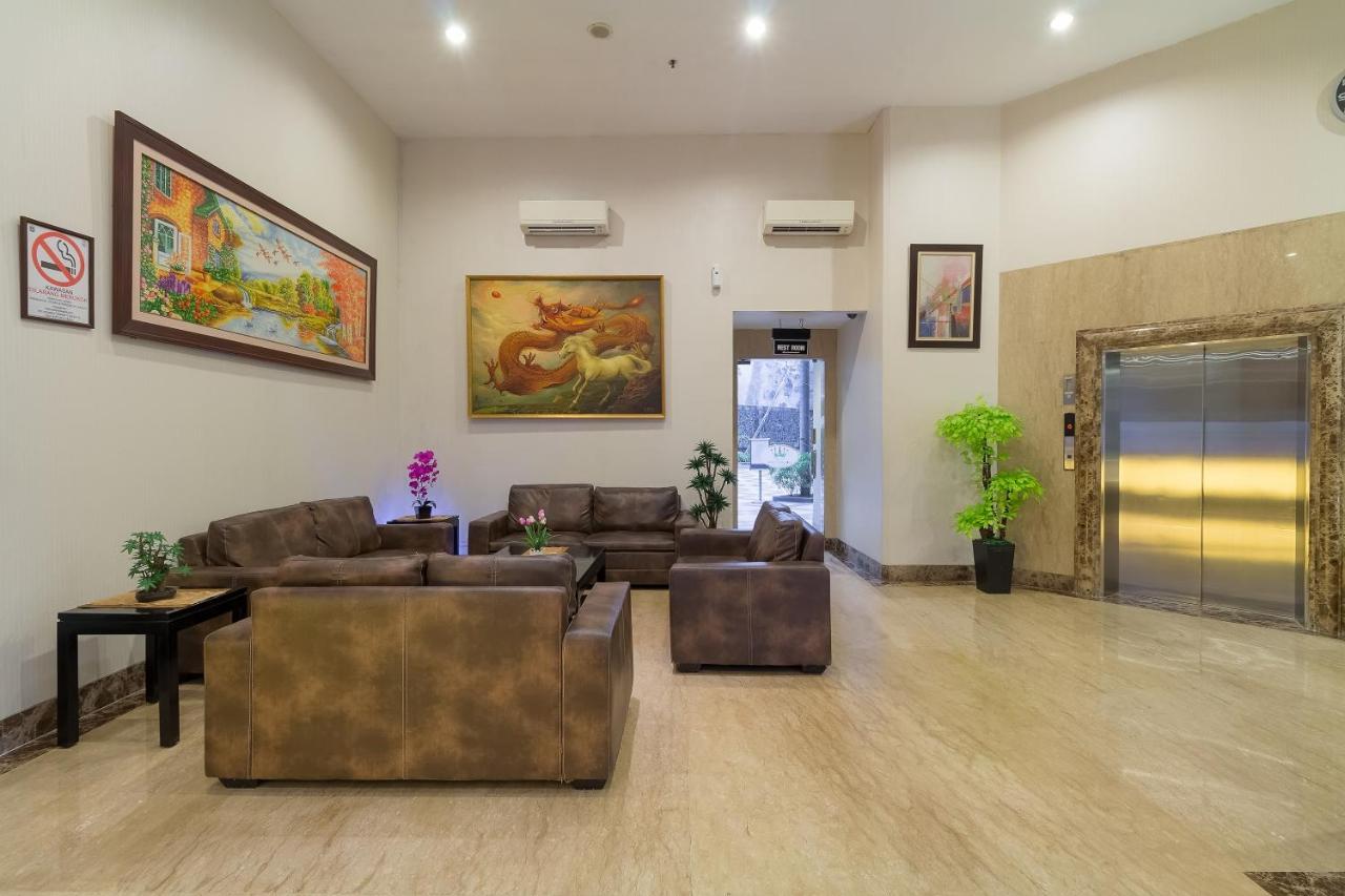 Hotel Golden Sky Pluit Джакарта Экстерьер фото