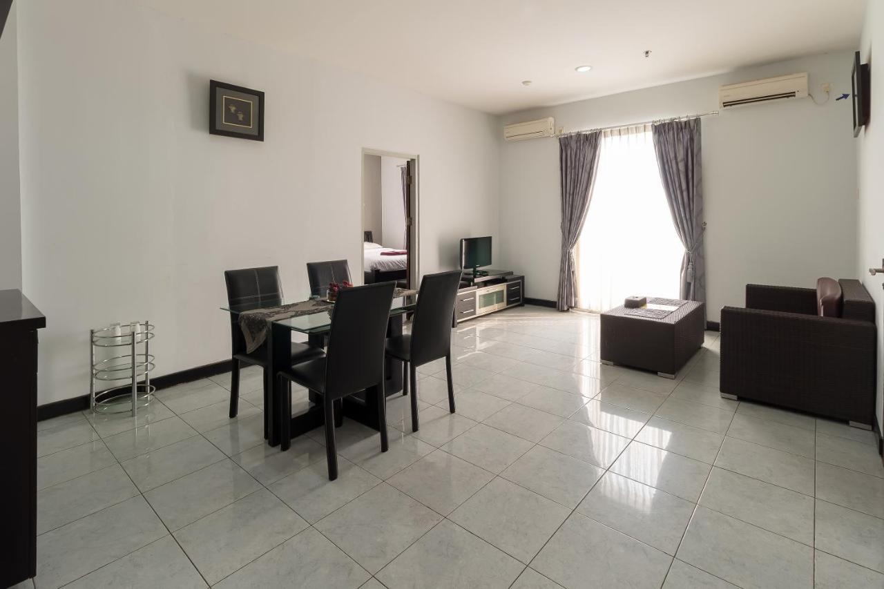 Hotel Golden Sky Pluit Джакарта Экстерьер фото