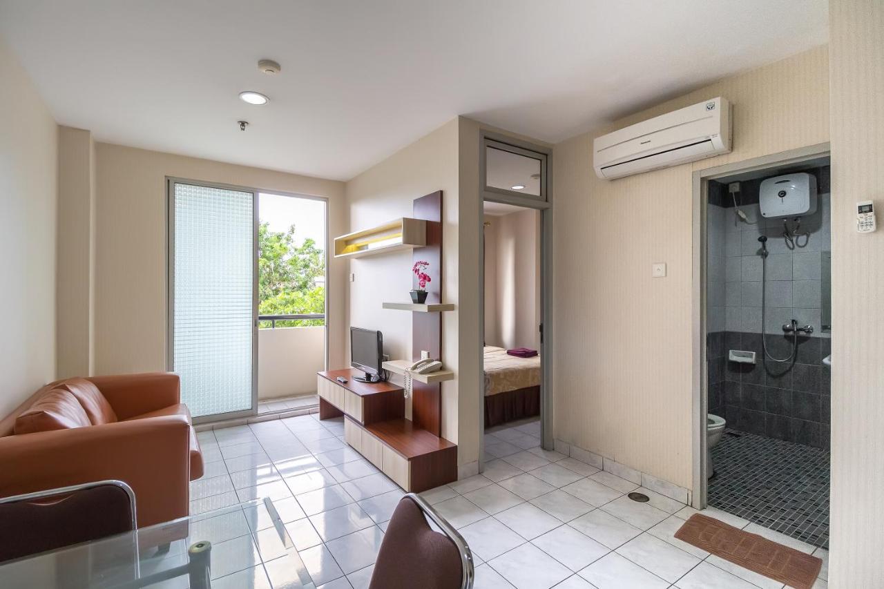 Hotel Golden Sky Pluit Джакарта Экстерьер фото